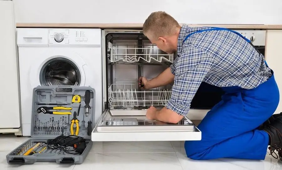 Çubuk Gaggenau servisi teknisyen ekibi beyaz eşya tamiri yaparken